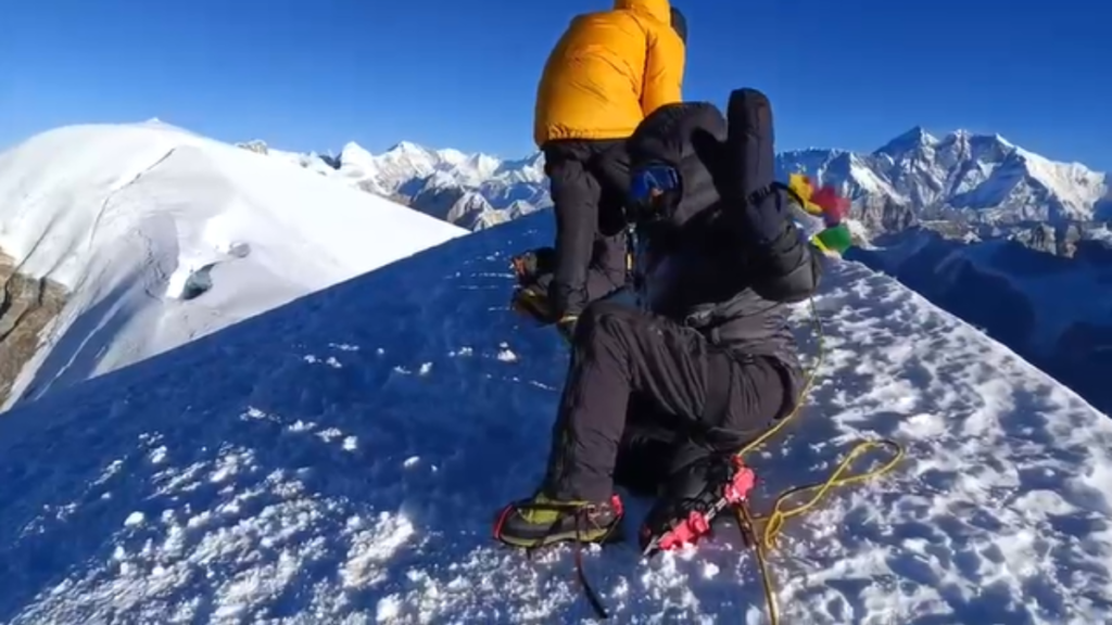 Kanpur: शेखर बिजलानी ने नेपाल की माउंट मेरा पीक पर फहराया तिरंगा
