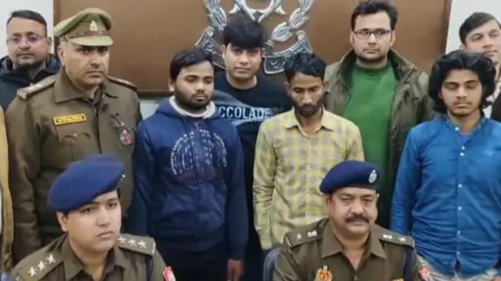 Ghaziabad: स्टील कारोबारी के घर लूट का खुलासा, नौकर समेत तीन बदमाश गिरफ्तार